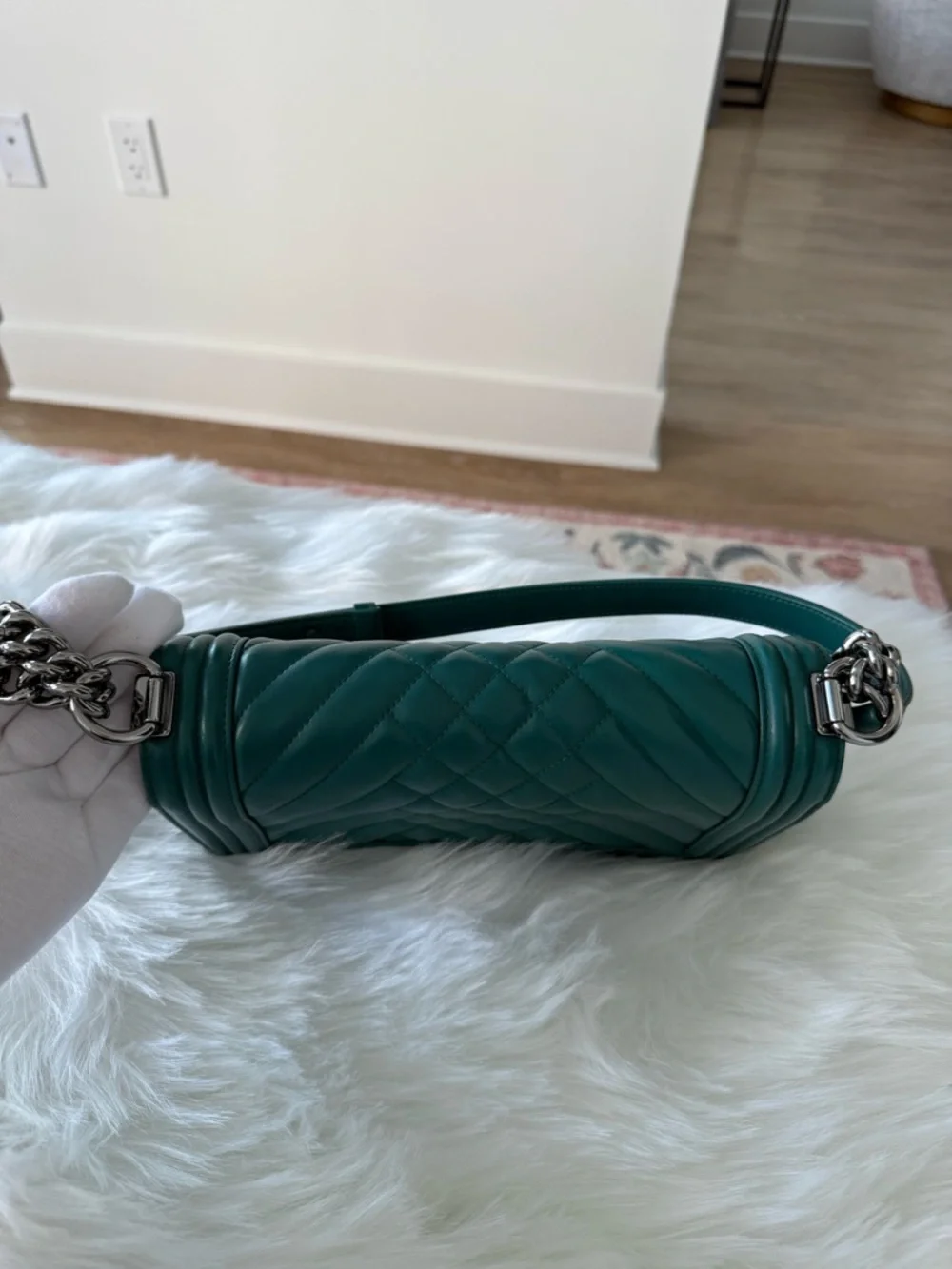 CHANEL: ✨RARE ✨Medium Teal Boy Bag *AUTHENTICATED* - Picture 5 of 15